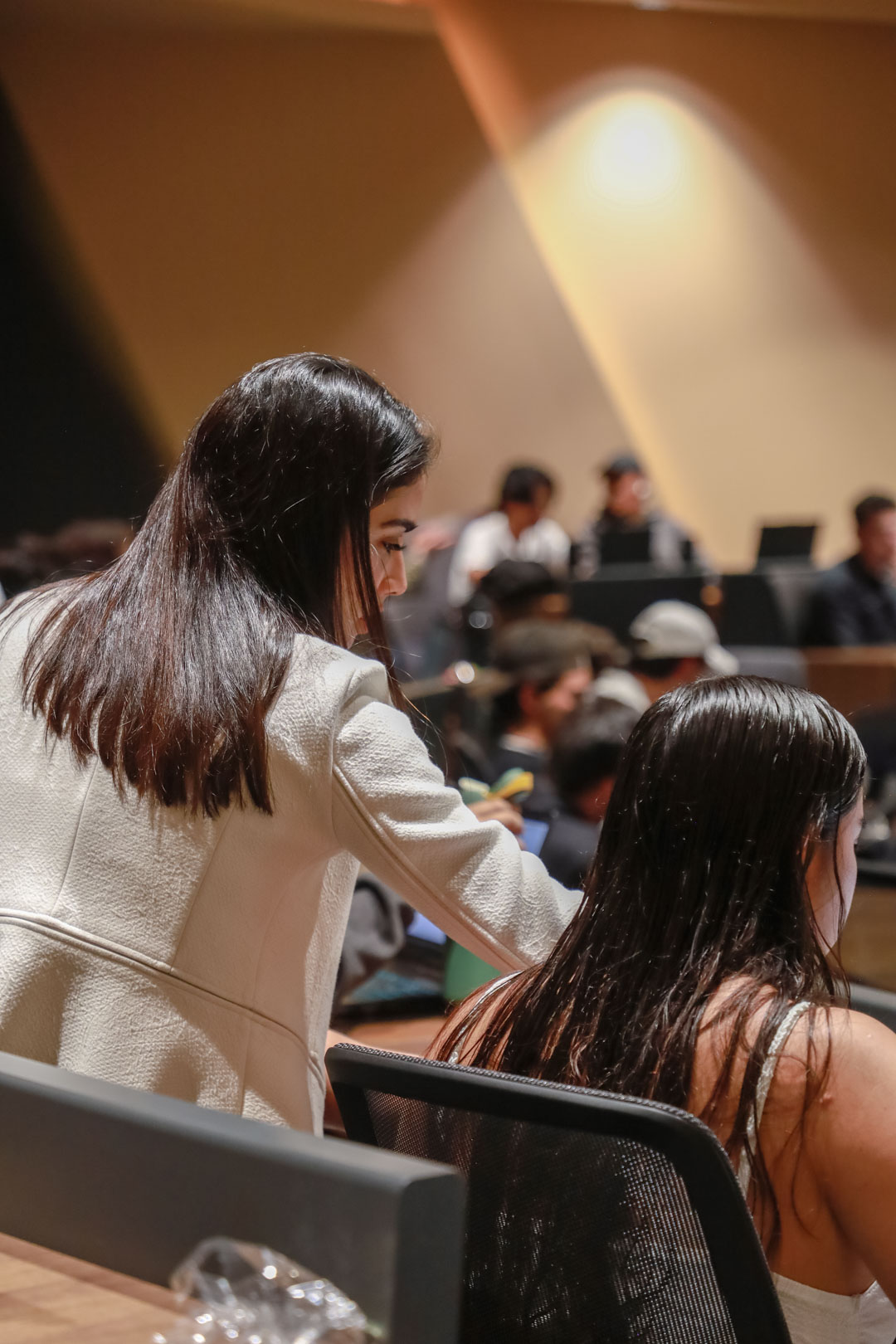 Presentación del equipo Keeppro y Autodesk en el auditorio de la Anáhuac